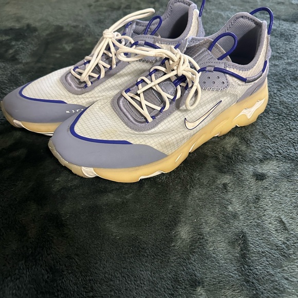 Nike Light Gray and Blue Athletic Shoes - Picture 1 of 3
